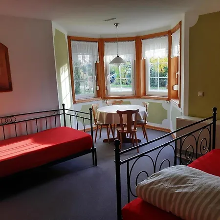 Fuer 10 Personen In Vogelsgruen, Sachsen Vogtland Holiday home Schnarrtanne